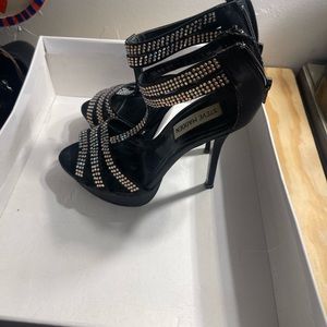 Steve Madden Showstop black satin heels 6
